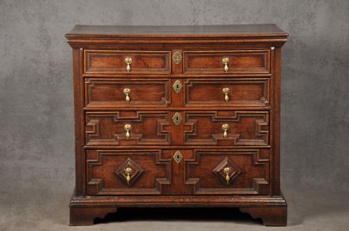 17th century oak chest of drawers - CATEGORY: ANTIQUE CHEST OF DRAWERS - DATED 17TH CENTURY