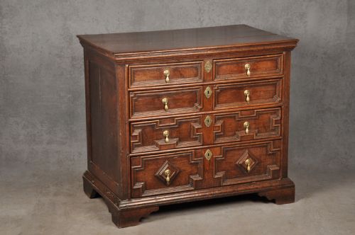 17TH CENTURY OAK CHEST OF DRAWERS - ADDITIONAL PHOTO 4
