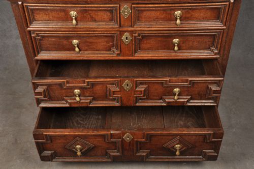 17TH CENTURY OAK CHEST OF DRAWERS - ADDITIONAL PHOTO 7