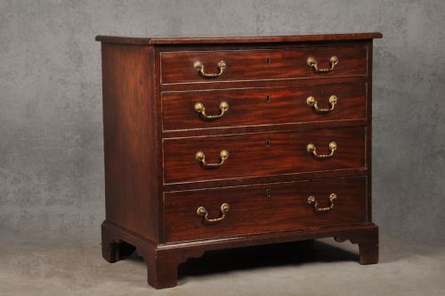 SMALL 18TH CENTURY MAHOGANY CHEST OF DRAWERS - ADDITIONAL PHOTO 1