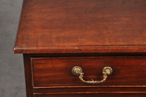 SMALL 18TH CENTURY MAHOGANY CHEST OF DRAWERS - ADDITIONAL PHOTO 4