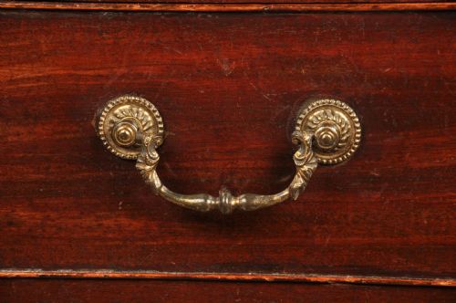 SMALL 18TH CENTURY MAHOGANY CHEST OF DRAWERS - ADDITIONAL PHOTO 8