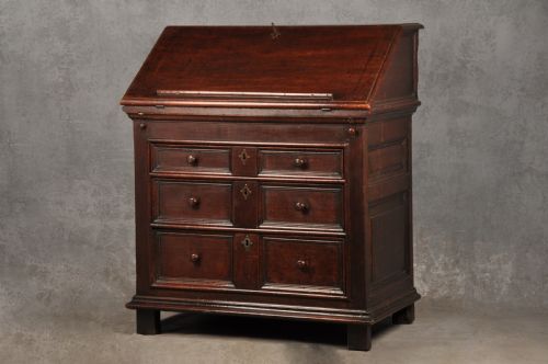 RARE 17TH CENTURY OAK BUREAU - ADDITIONAL PHOTO 1