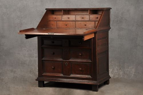 RARE 17TH CENTURY OAK BUREAU - ADDITIONAL PHOTO 2