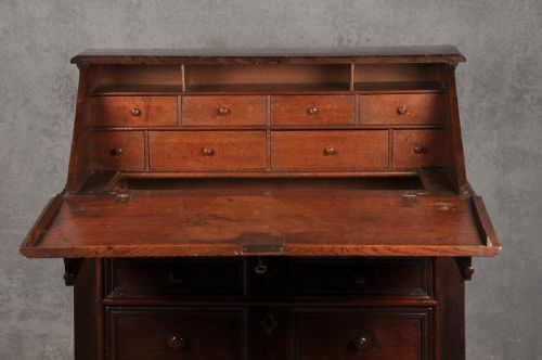 RARE 17TH CENTURY OAK BUREAU - ADDITIONAL PHOTO 3
