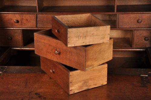 RARE 17TH CENTURY OAK BUREAU - ADDITIONAL PHOTO 5