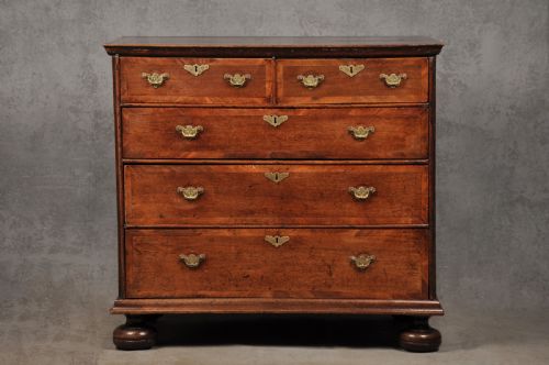 17th century walnut chest of drawers - CATEGORY: ANTIQUE CHEST OF DRAWERS - DATED 17TH CENTURY