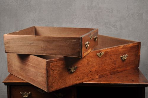 17TH CENTURY WALNUT CHEST OF DRAWERS - ADDITIONAL PHOTO 5