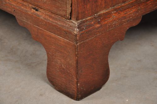 SMALL 18TH CENTURY OAK BUREAU - ADDITIONAL PHOTO 12