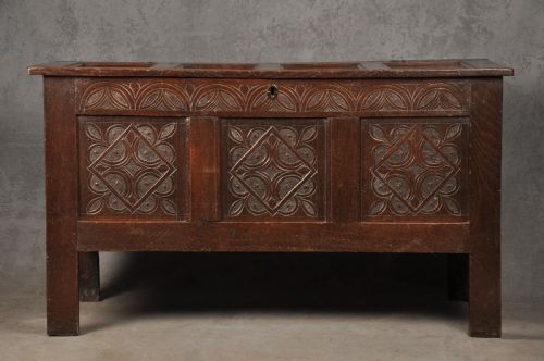 17TH CENTURY OAK COFFER - ADDITIONAL PHOTO 1