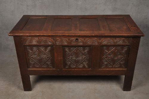 17TH CENTURY OAK COFFER - ADDITIONAL PHOTO 3