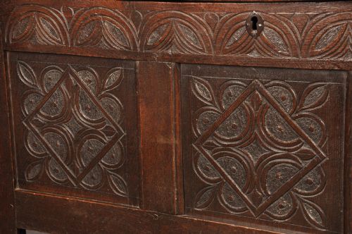 17TH CENTURY OAK COFFER - ADDITIONAL PHOTO 5