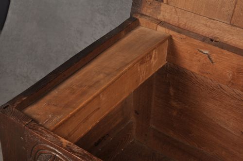 17TH CENTURY OAK COFFER - ADDITIONAL PHOTO 10