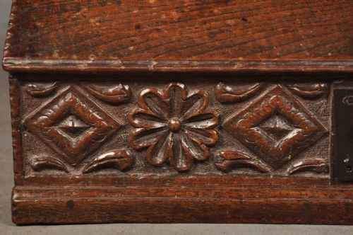 17TH CENTURY OAK BOX - ADDITIONAL PHOTO 2