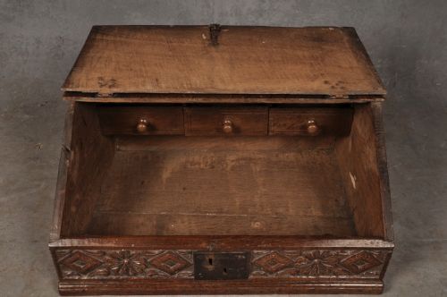 17TH CENTURY OAK BOX - ADDITIONAL PHOTO 5