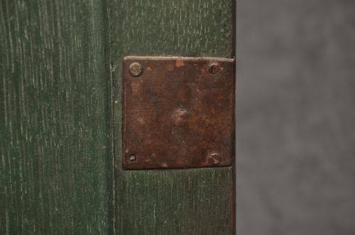 EARLY 18TH CENTURY OAK BOW FRONTED CORNER CUPBOARD - ADDITIONAL PHOTO 4