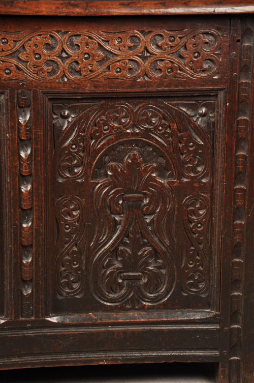 WELL CARVED 17TH CENTURY OAK COFFER - ADDITIONAL PHOTO 2