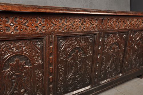 WELL CARVED 17TH CENTURY OAK COFFER - ADDITIONAL PHOTO 4