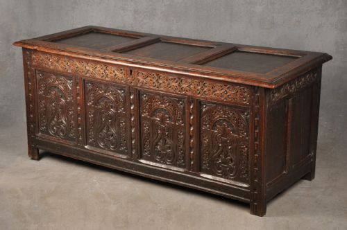 WELL CARVED 17TH CENTURY OAK COFFER - ADDITIONAL PHOTO 6