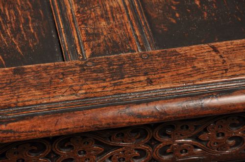 WELL CARVED 17TH CENTURY OAK COFFER - ADDITIONAL PHOTO 8