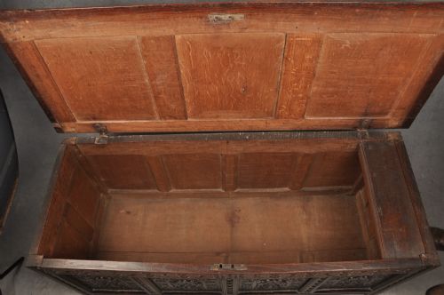 WELL CARVED 17TH CENTURY OAK COFFER - ADDITIONAL PHOTO 9