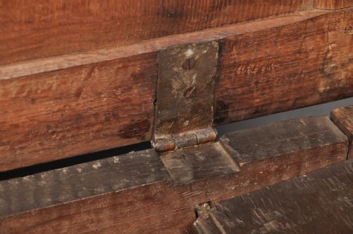 WELL CARVED 17TH CENTURY OAK COFFER - ADDITIONAL PHOTO 10