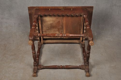 SMALL 17TH CENTURY OAK SIDE TABLE - ADDITIONAL PHOTO 10