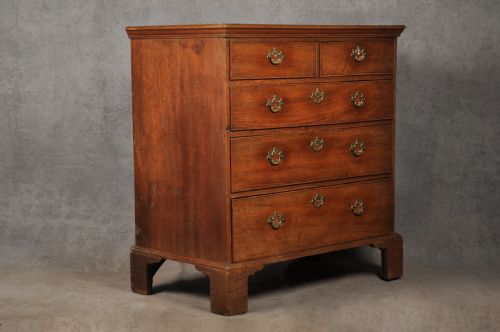 18TH CENTURY OAK CHEST OF DRAWERS - ADDITIONAL PHOTO 2