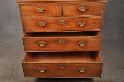 18TH CENTURY OAK CHEST OF DRAWERS - ADDITIONAL PHOTO 6