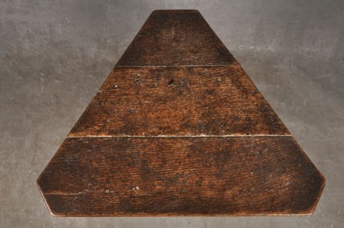 RARE 17TH CENTURY OAK CRICKET TABLE - ADDITIONAL PHOTO 1