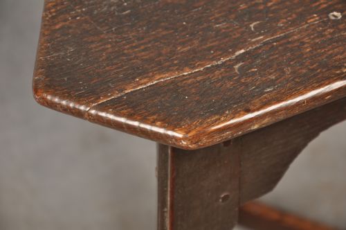 RARE 17TH CENTURY OAK CRICKET TABLE - ADDITIONAL PHOTO 4