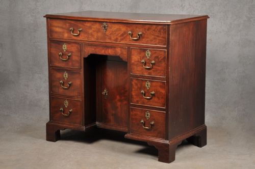 fine 18th century mahogany kneehole desk - CATEGORY: ANTIQUE DESKS - DATED 18TH CENTURY