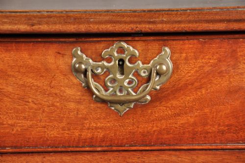 SMALL 18TH CENTURY MAHOGANY CHEST OF DRAWERS - ADDITIONAL PHOTO 1