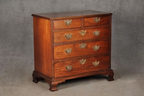 SMALL 18TH CENTURY MAHOGANY CHEST OF DRAWERS - ADDITIONAL PHOTO 11