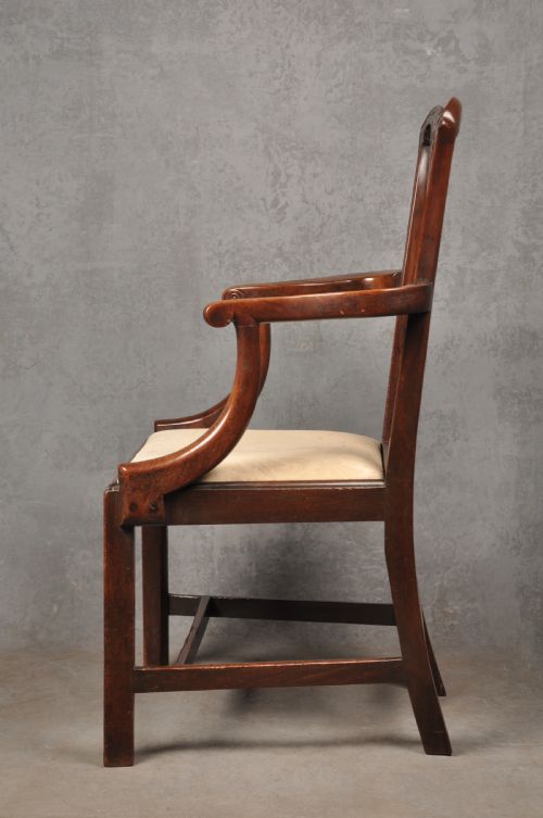 18TH CENTURY MAHOGANY CHIPPENDALE ARMCHAIR - ADDITIONAL PHOTO 10