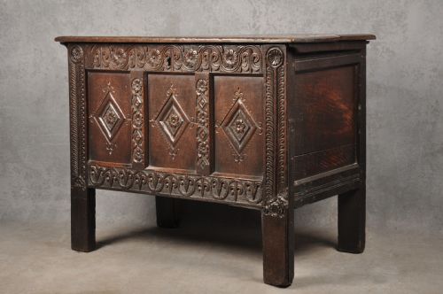 17TH CENTURY YORKSHIRE COFFER - ADDITIONAL PHOTO 1