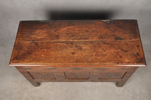 RARE 17TH CENTURY OAK EBONIZED COFFER - ADDITIONAL PHOTO 2