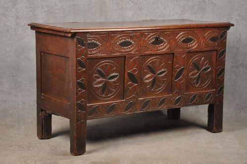 RARE 17TH CENTURY OAK EBONIZED COFFER - ADDITIONAL PHOTO 3