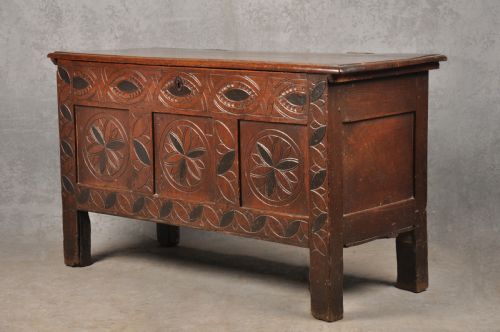 RARE 17TH CENTURY OAK EBONIZED COFFER - ADDITIONAL PHOTO 4