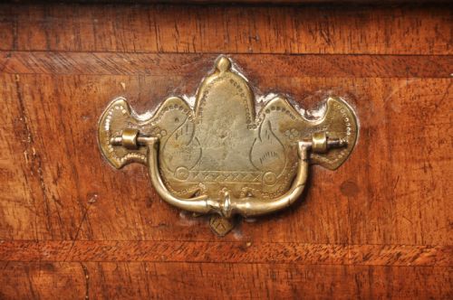 SMALL EARLY 18TH CENTURY WALNUT CHEST OF DRAWERS - ADDITIONAL PHOTO 5
