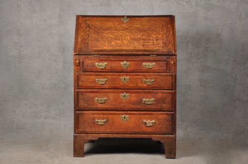 early 18th century oak bureau - CATEGORY: ANTIQUE BUREAU - DATED 18TH CENTURY