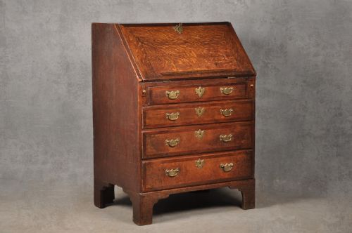EARLY 18TH CENTURY OAK BUREAU - ADDITIONAL PHOTO 1