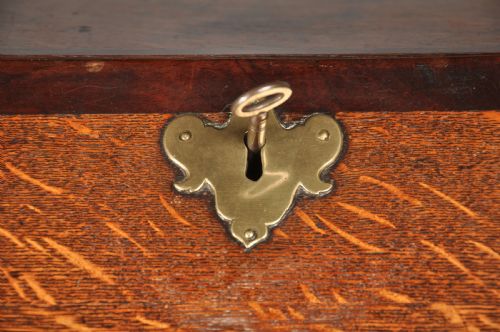 EARLY 18TH CENTURY OAK BUREAU - ADDITIONAL PHOTO 19