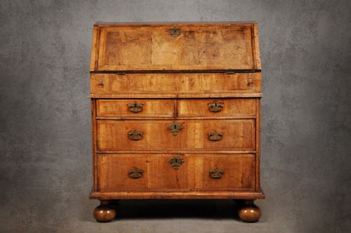 small 17th century walnut bureau - CATEGORY: ANTIQUE BUREAU - DATED 17TH CENTURY