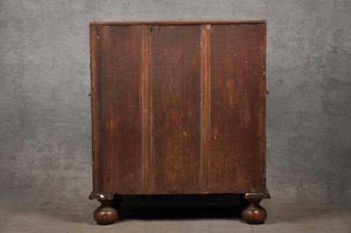 SMALL 17TH CENTURY WALNUT BUREAU - ADDITIONAL PHOTO 11