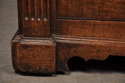 18TH CENTURY OAK DRESSER - ADDITIONAL PHOTO 9