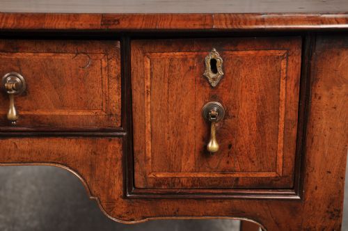 FINE EARLY 18TH CENTURY WALNUT LOWBOY - ADDITIONAL PHOTO 6