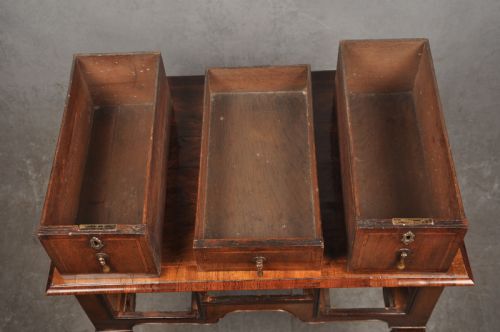 FINE EARLY 18TH CENTURY WALNUT LOWBOY - ADDITIONAL PHOTO 8