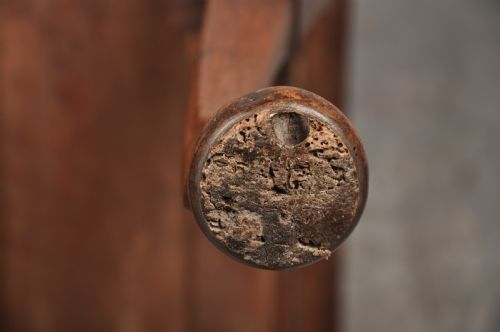 FINE EARLY 18TH CENTURY WALNUT LOWBOY - ADDITIONAL PHOTO 10