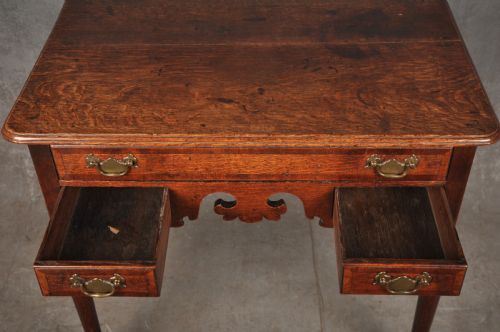 EARLY 18TH CENTURY OAK LOWBOY - ADDITIONAL PHOTO 4